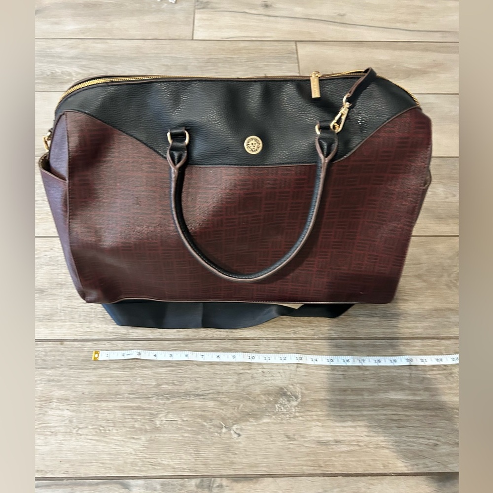 Anne Klein travel bag. 20 in length x 8 in width x 14 height